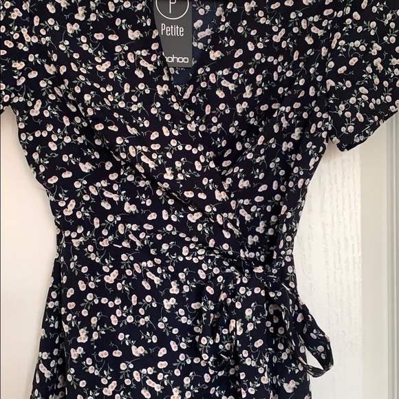 Boohoo Floral Wrap Dress

**Bundle 4 for $15** - Picture 3 of 5